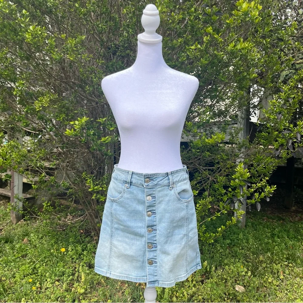 American Eagle Button Front Super Stretch Denim Mini Skirt Lightwash Size 6